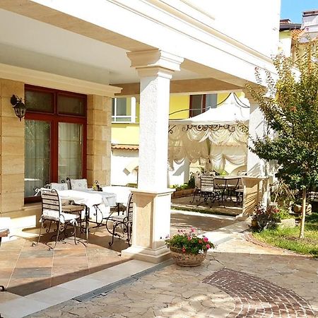 Hotel Green Garden Shumen Exterior photo