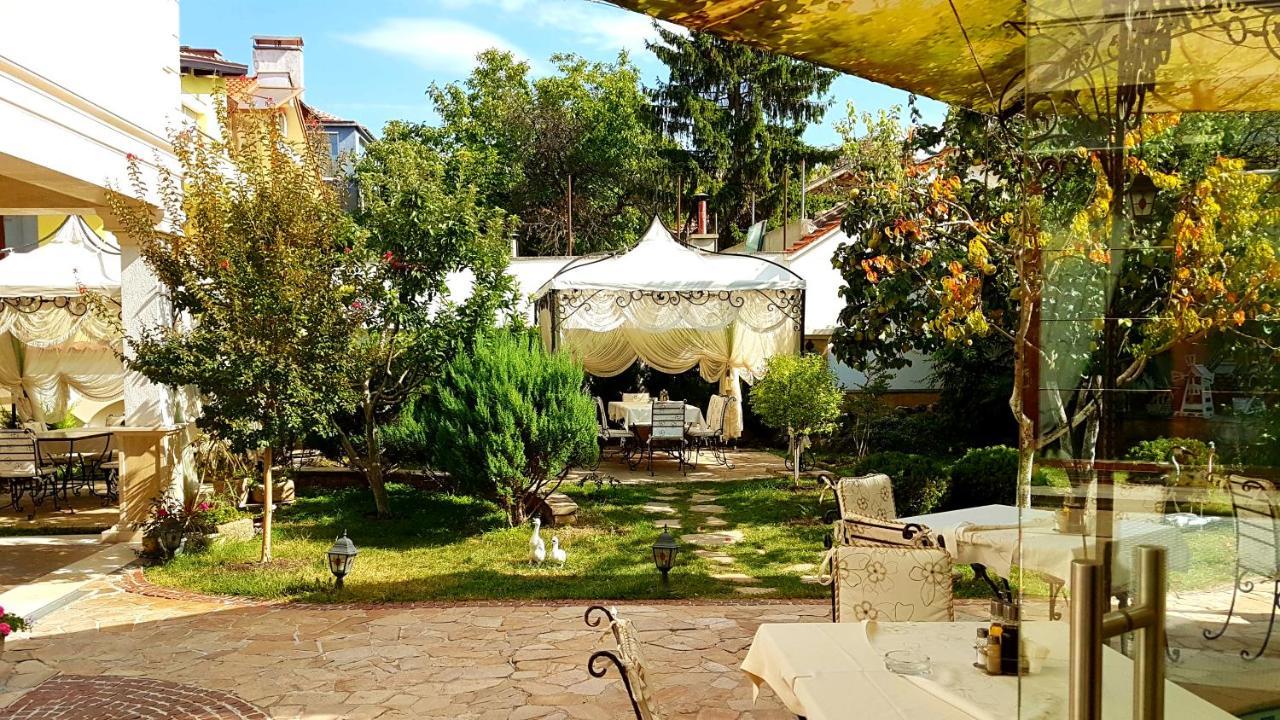 Hotel Green Garden Shumen Exterior photo