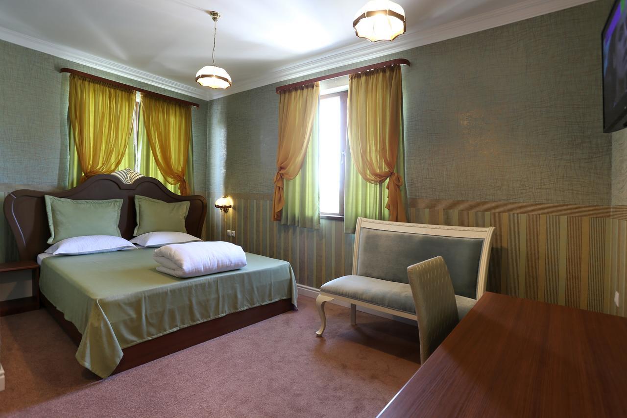 Hotel Green Garden Shumen Exterior photo