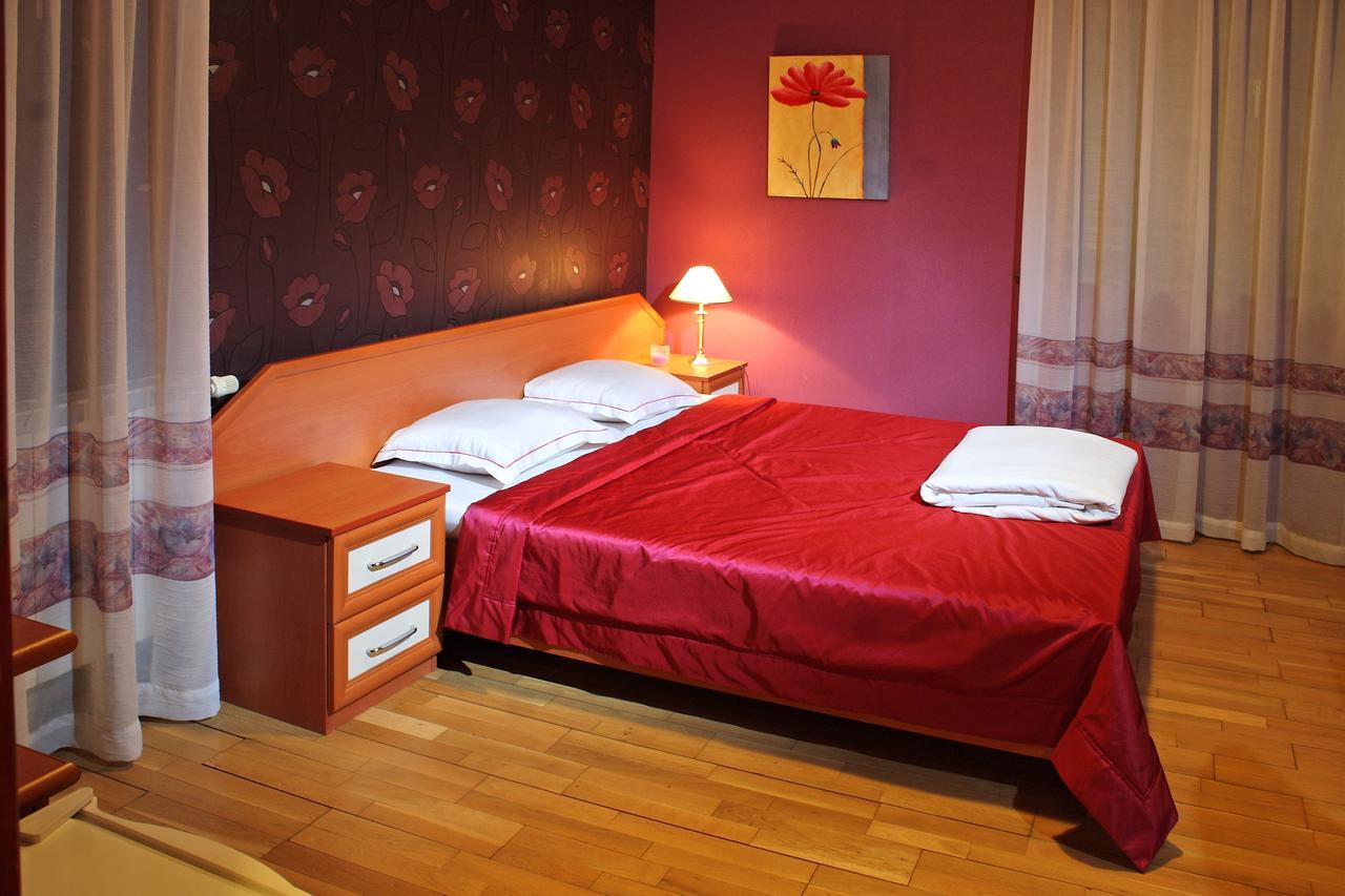 Hotel Green Garden Shumen Exterior photo