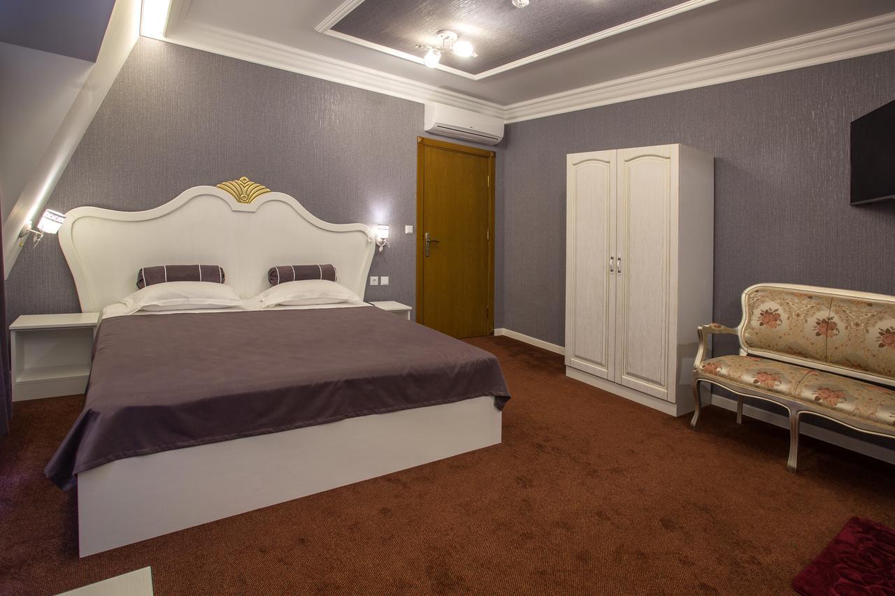 Hotel Green Garden Shumen Exterior photo